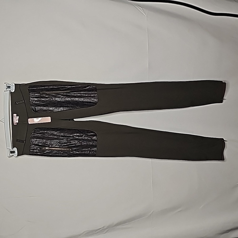 NWT Romeo & Juliet Olive green pull on skinny pants large brown pockets sz Med